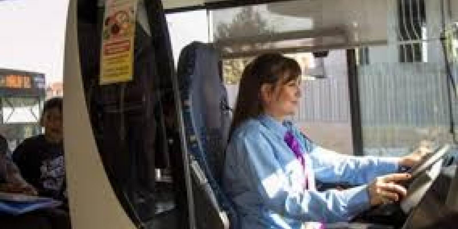 Azərbaycanda avtobus idarə edəcək qadın sürücülər hazırlanır